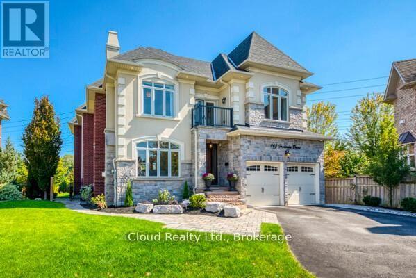 962 Fredonia Drive, Mississauga, Ontario  L5C 2W4 - Photo 2 - W12997132