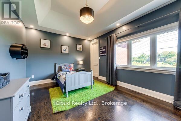 962 Fredonia Drive, Mississauga, Ontario  L5C 2W4 - Photo 20 - W12997132