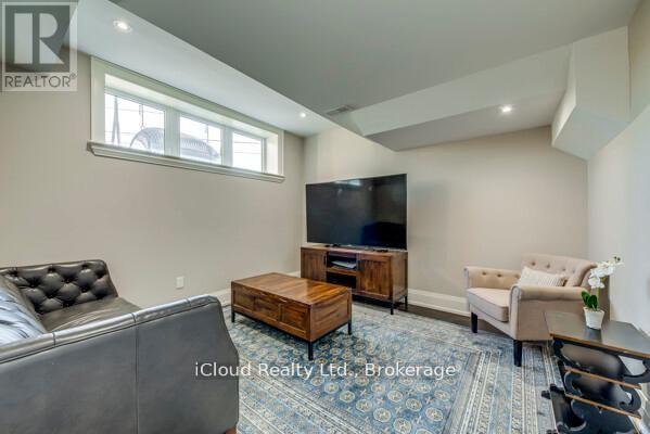 962 Fredonia Drive, Mississauga, Ontario  L5C 2W4 - Photo 27 - W12997132