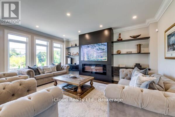 962 Fredonia Drive, Mississauga, Ontario  L5C 2W4 - Photo 6 - W12997132