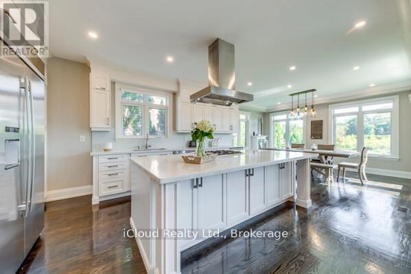 962 Fredonia Drive, Mississauga, Ontario  L5C 2W4 - Photo 7 - W12997132