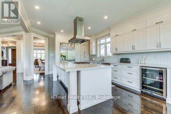 962 Fredonia Drive, Mississauga, Ontario  L5C 2W4 - Photo 8 - W12997132