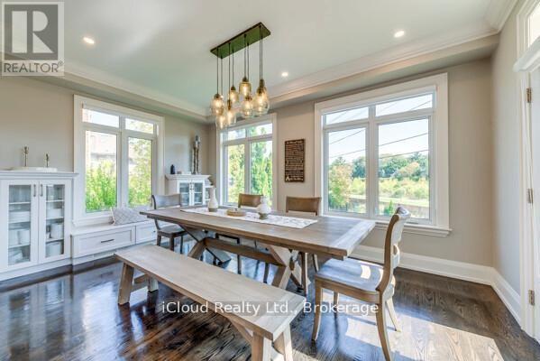 962 Fredonia Drive, Mississauga, Ontario  L5C 2W4 - Photo 9 - W12997132