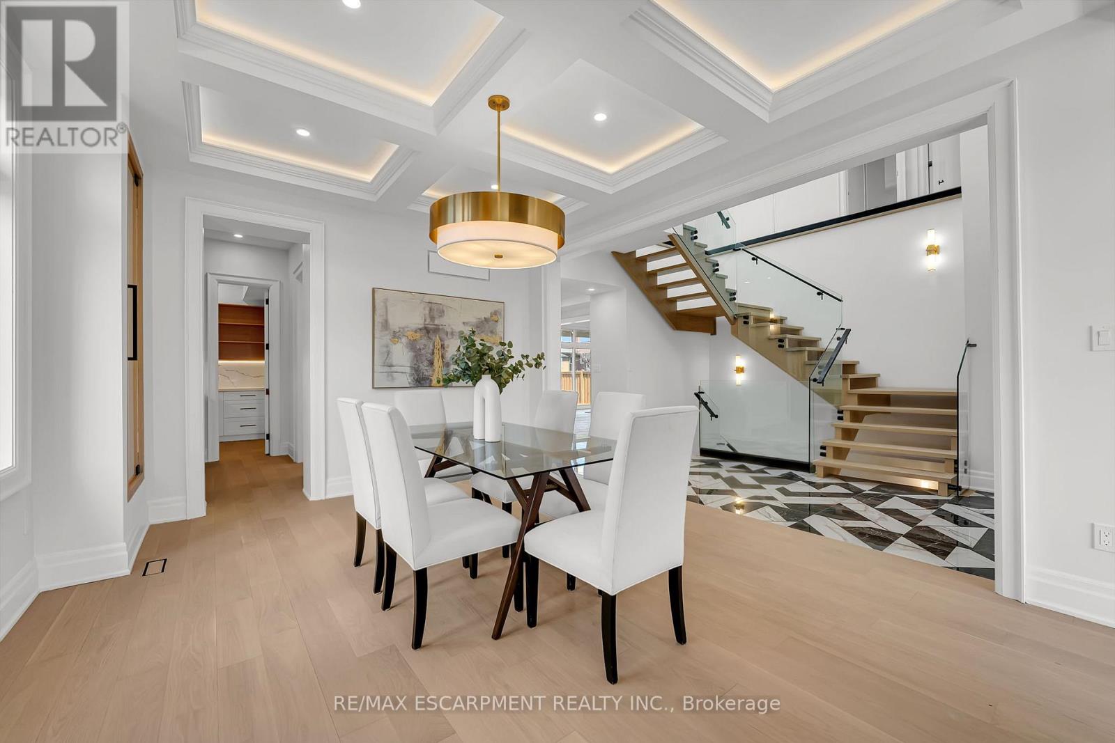 383 Wadsworth Street, Oakville, Ontario  L6K 2A2 - Photo 4 - W12997154