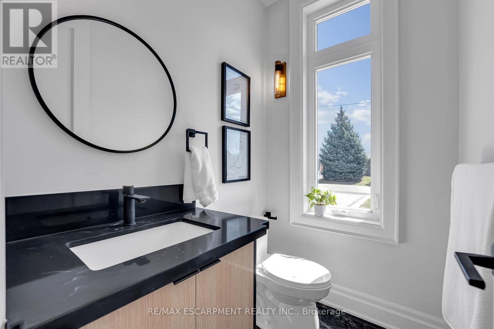 383 Wadsworth Street, Oakville, Ontario  L6K 2A2 - Photo 8 - W12997154