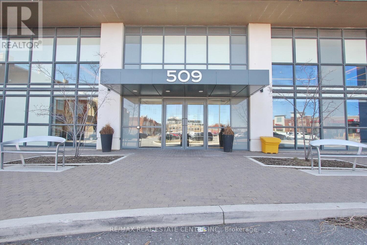 403 - 509 Dundas Street W, Oakville, Ontario  L5M 5P4 - Photo 2 - W12997218