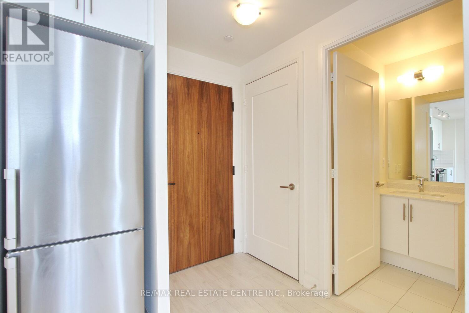 403 - 509 Dundas Street W, Oakville, Ontario  L5M 5P4 - Photo 4 - W12997218