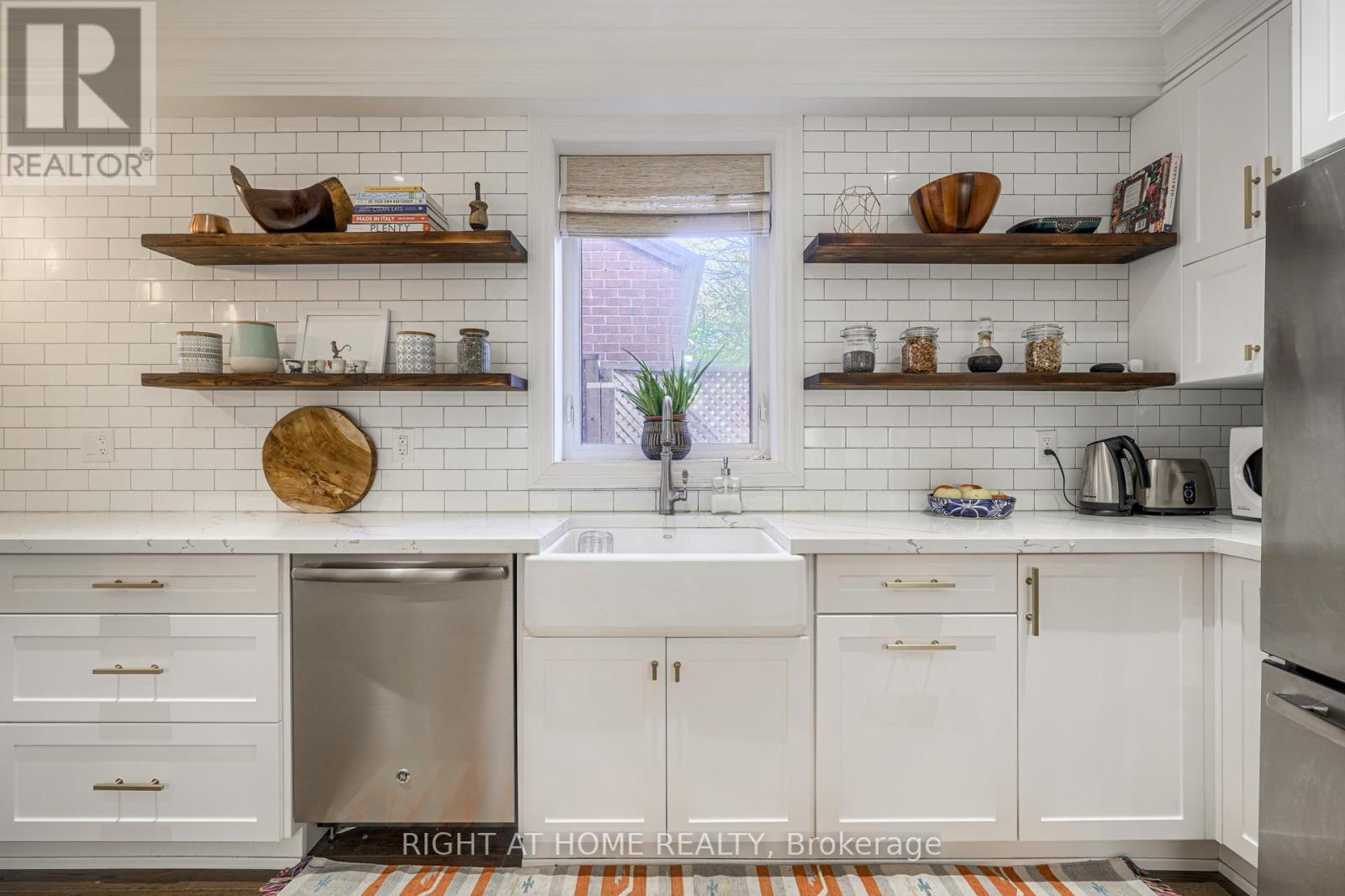 7 Gwynne Avenue, Toronto, Ontario  M6K 2C2 - Photo 14 - W12997222