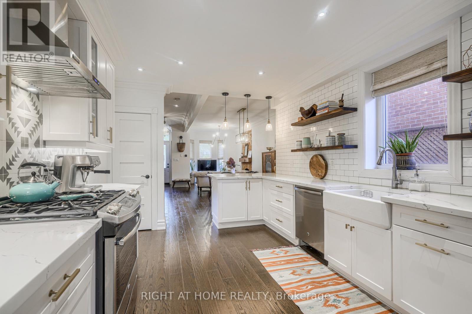 7 Gwynne Avenue, Toronto, Ontario  M6K 2C2 - Photo 16 - W12997222