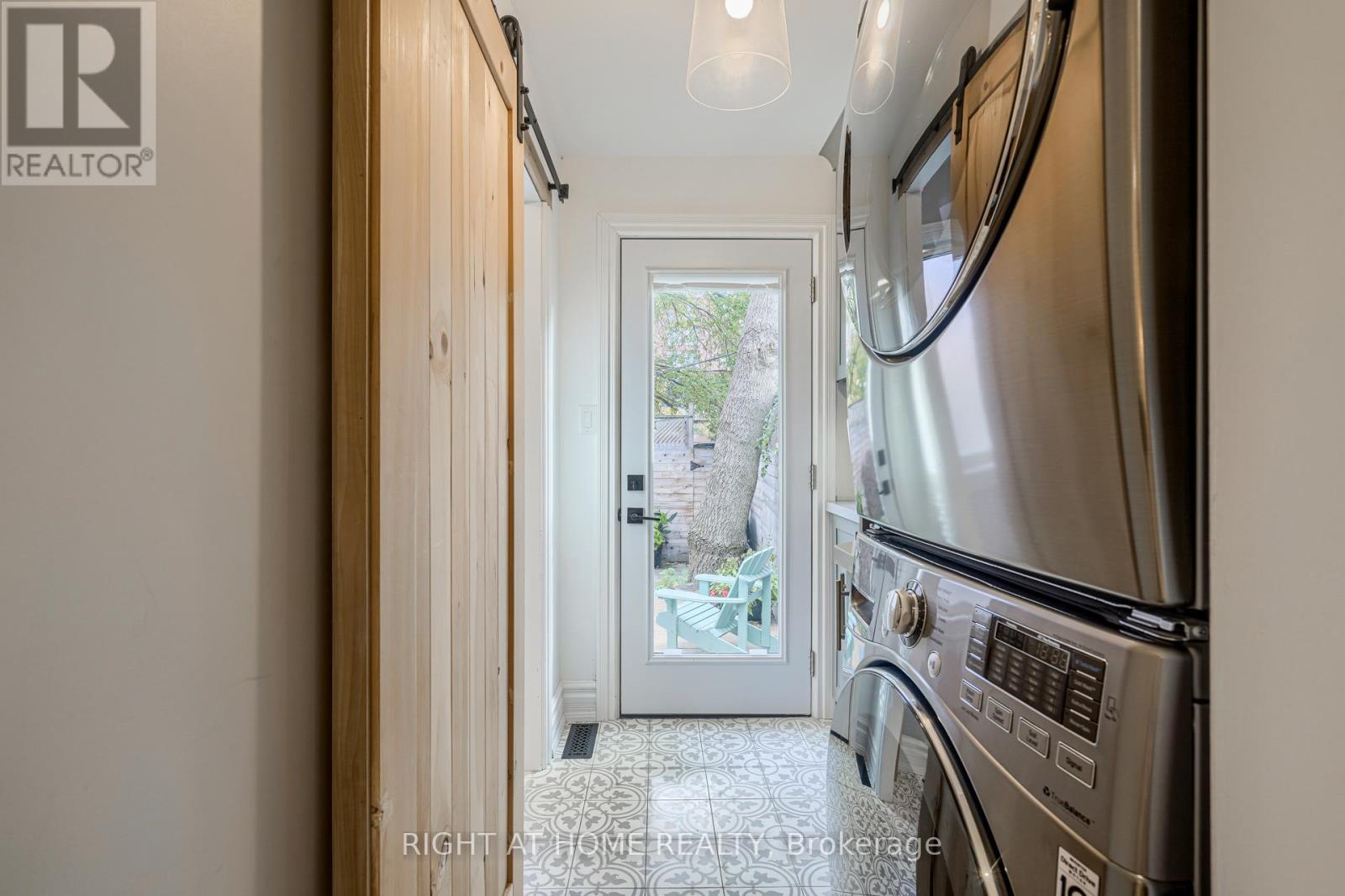 7 Gwynne Avenue, Toronto, Ontario  M6K 2C2 - Photo 17 - W12997222