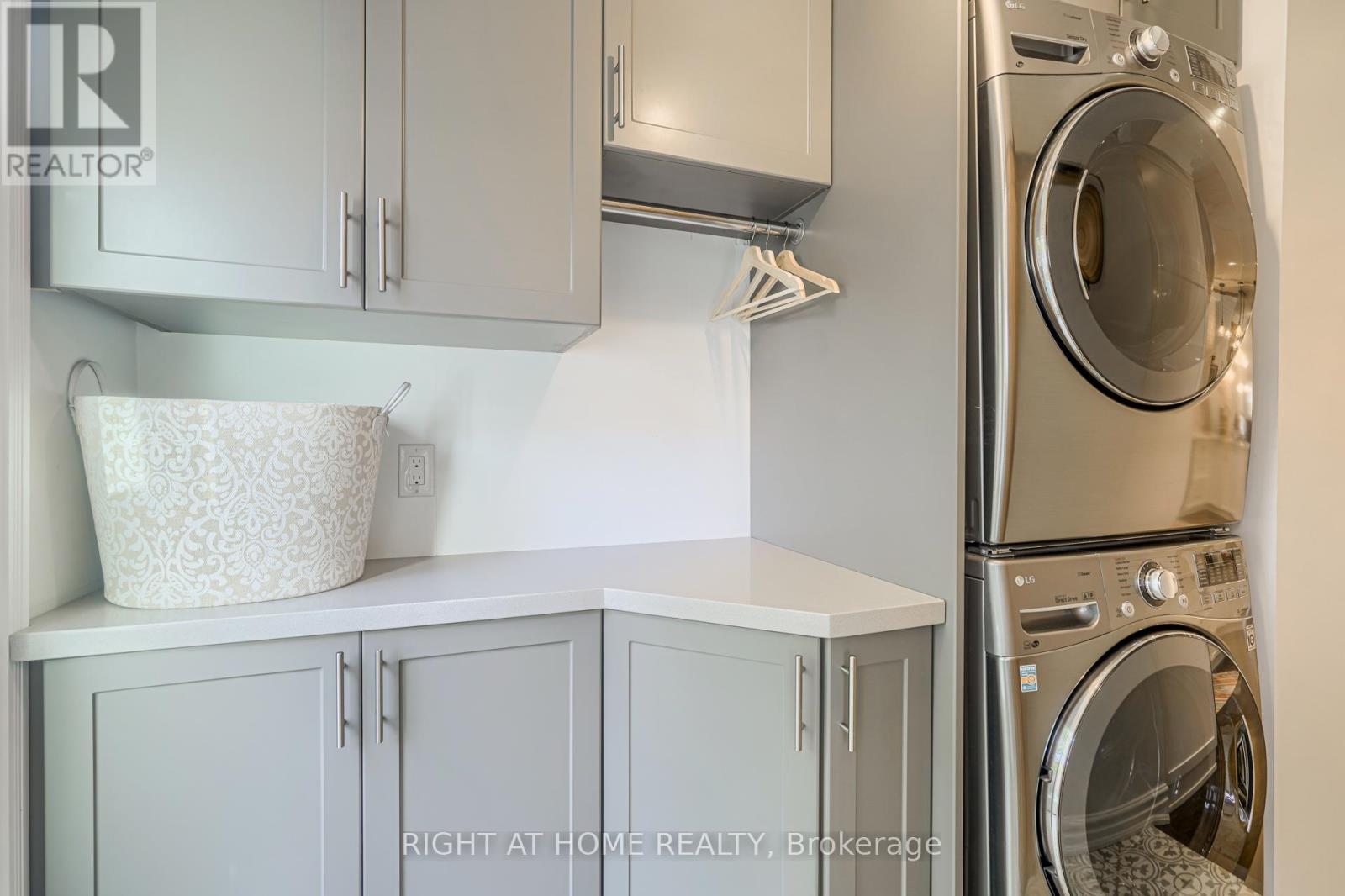 7 Gwynne Avenue, Toronto, Ontario  M6K 2C2 - Photo 18 - W12997222