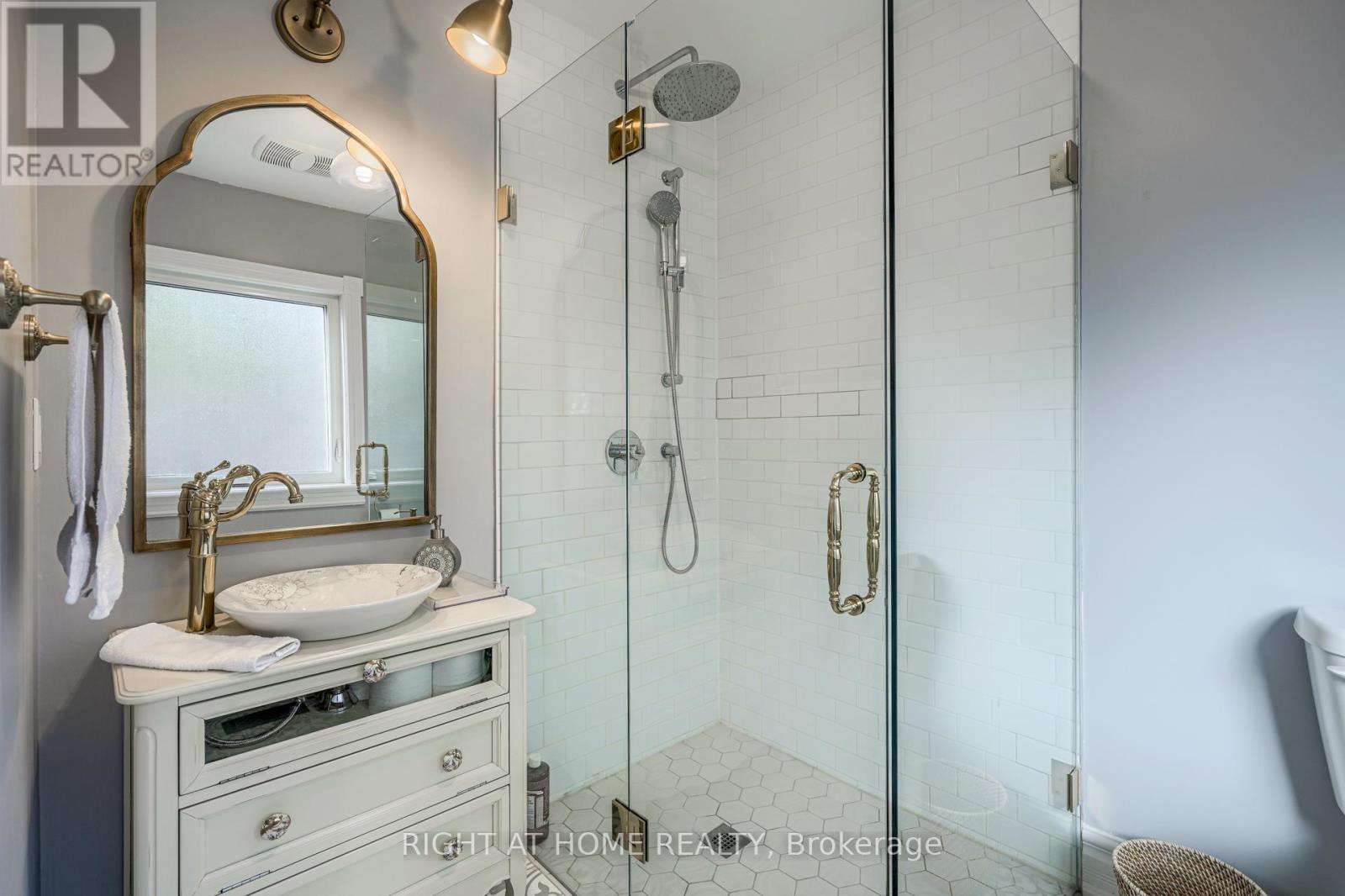 7 Gwynne Avenue, Toronto, Ontario  M6K 2C2 - Photo 19 - W12997222