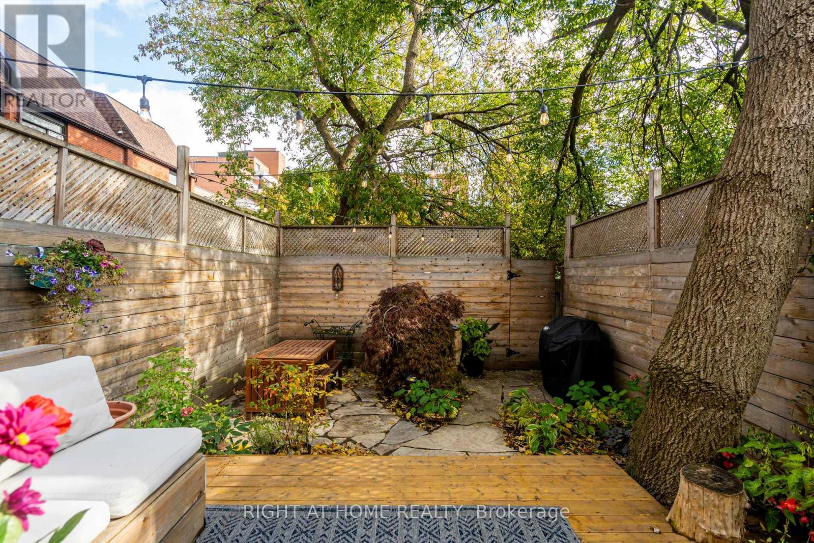 7 Gwynne Avenue, Toronto, Ontario  M6K 2C2 - Photo 33 - W12997222