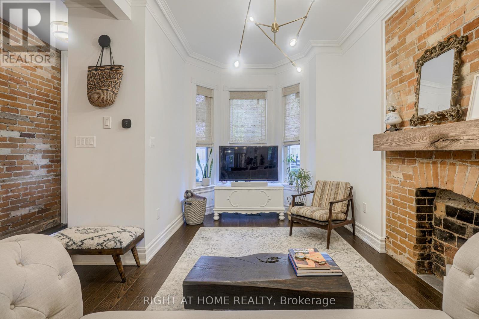 7 Gwynne Avenue, Toronto, Ontario  M6K 2C2 - Photo 4 - W12997222