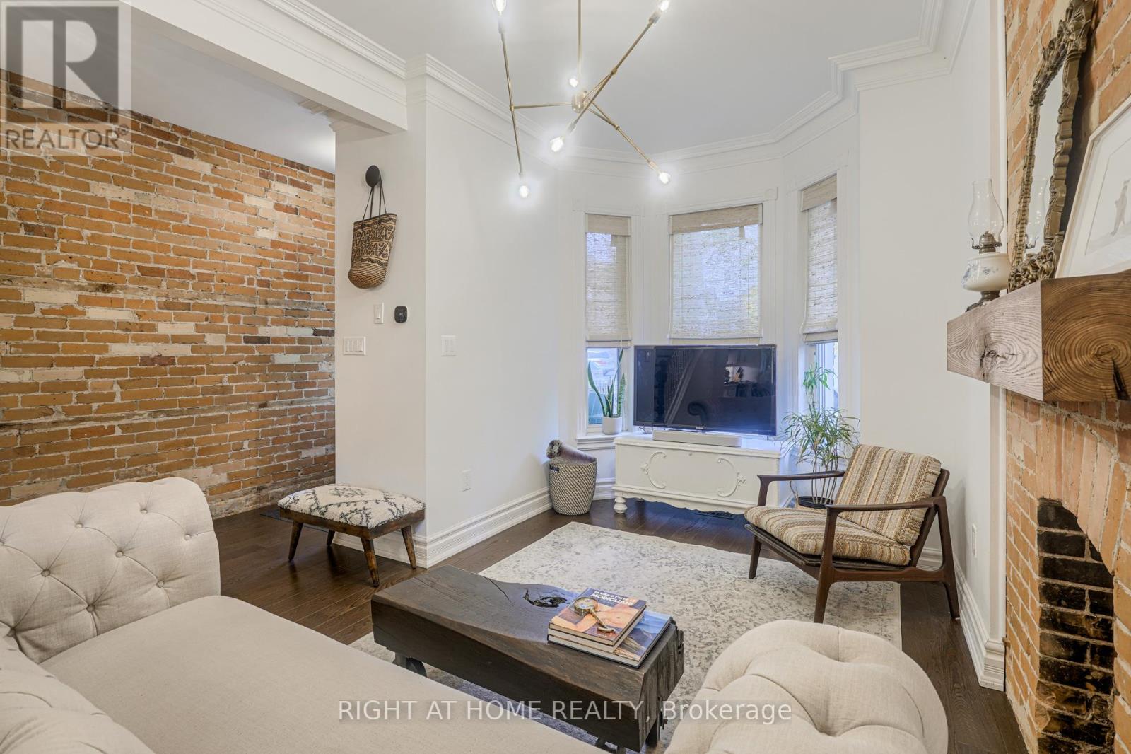 7 Gwynne Avenue, Toronto, Ontario  M6K 2C2 - Photo 6 - W12997222