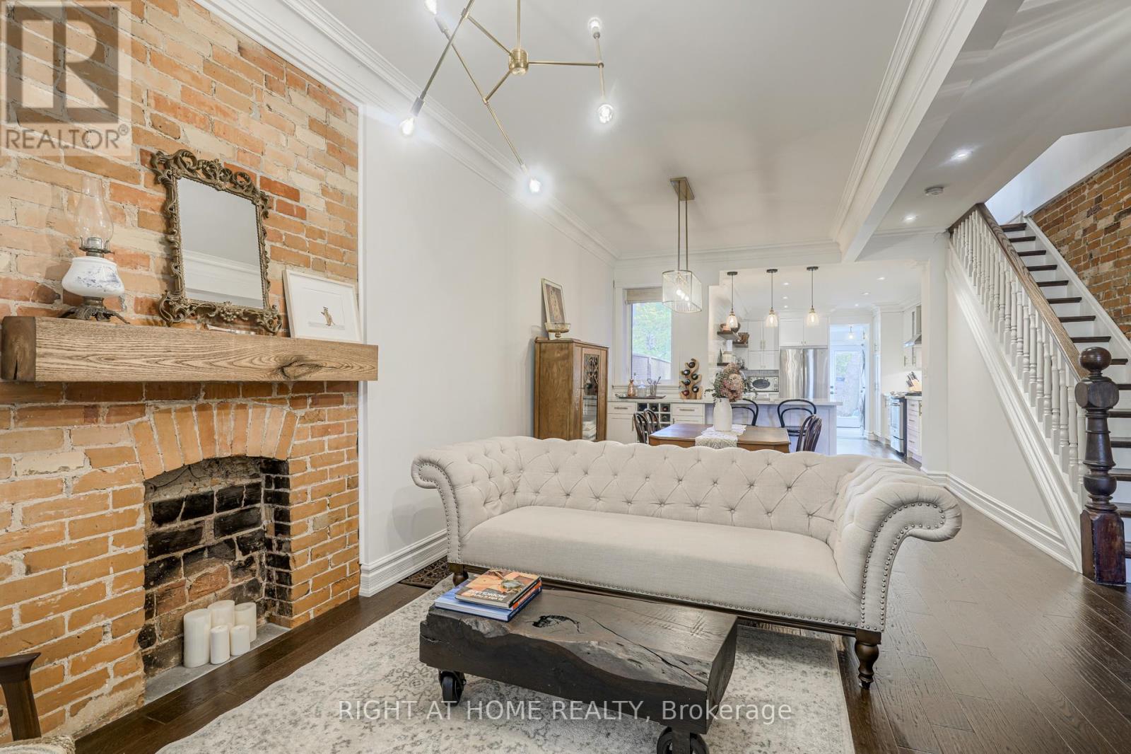 7 Gwynne Avenue, Toronto, Ontario  M6K 2C2 - Photo 7 - W12997222