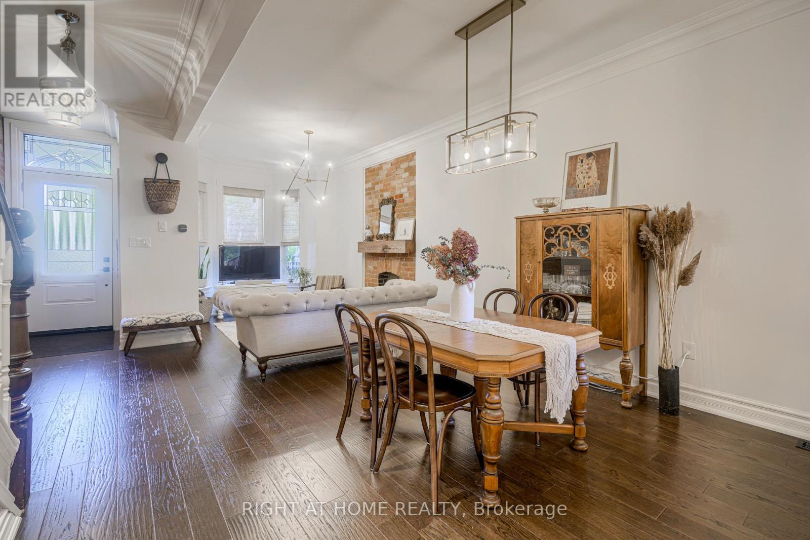 7 Gwynne Avenue, Toronto, Ontario  M6K 2C2 - Photo 9 - W12997222