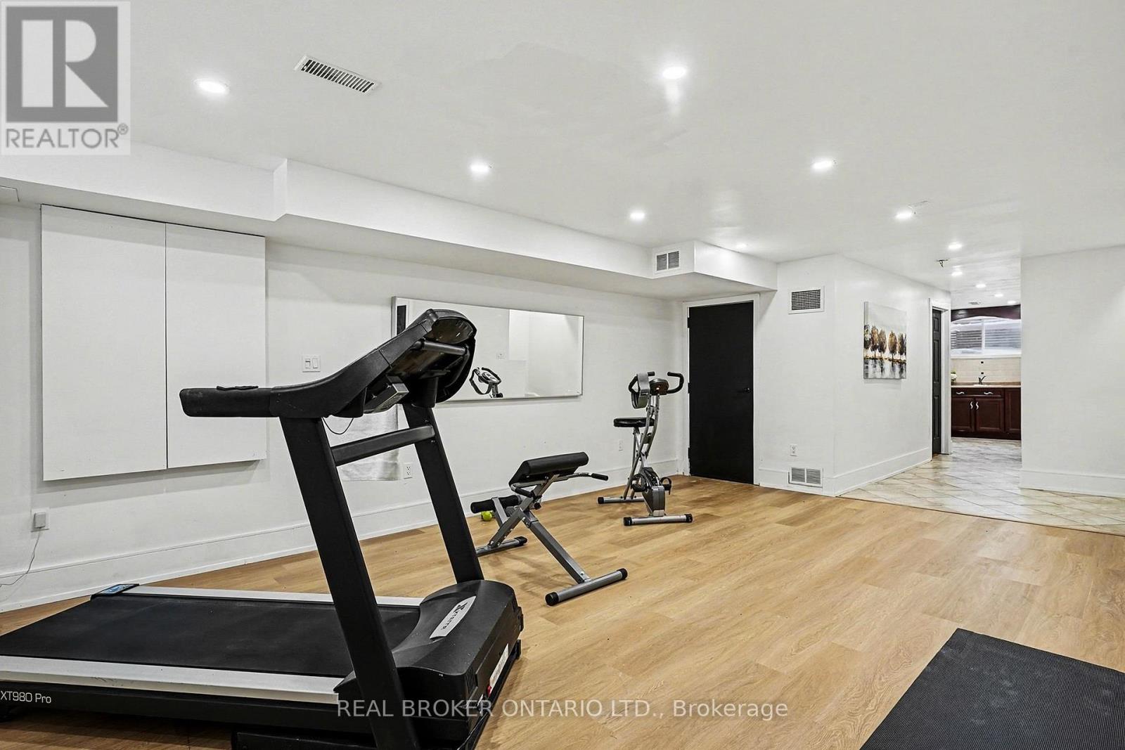 16 Leitch Avenue, Toronto, Ontario  M3J 3P2 - Photo 22 - W12997260