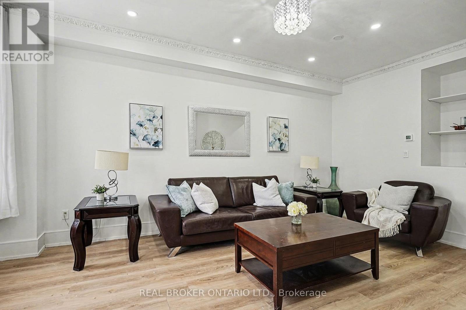 16 Leitch Avenue, Toronto, Ontario  M3J 3P2 - Photo 3 - W12997260