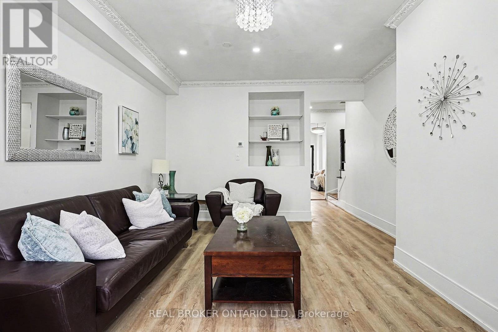 16 Leitch Avenue, Toronto, Ontario  M3J 3P2 - Photo 4 - W12997260