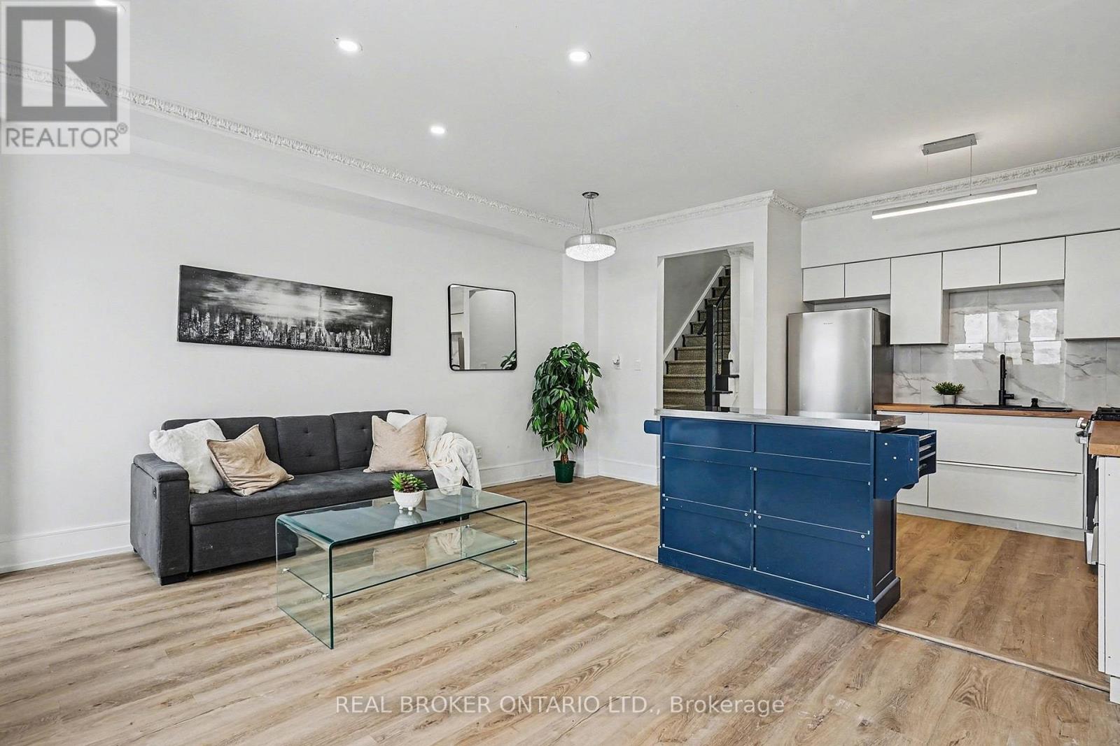 16 Leitch Avenue, Toronto, Ontario  M3J 3P2 - Photo 5 - W12997260