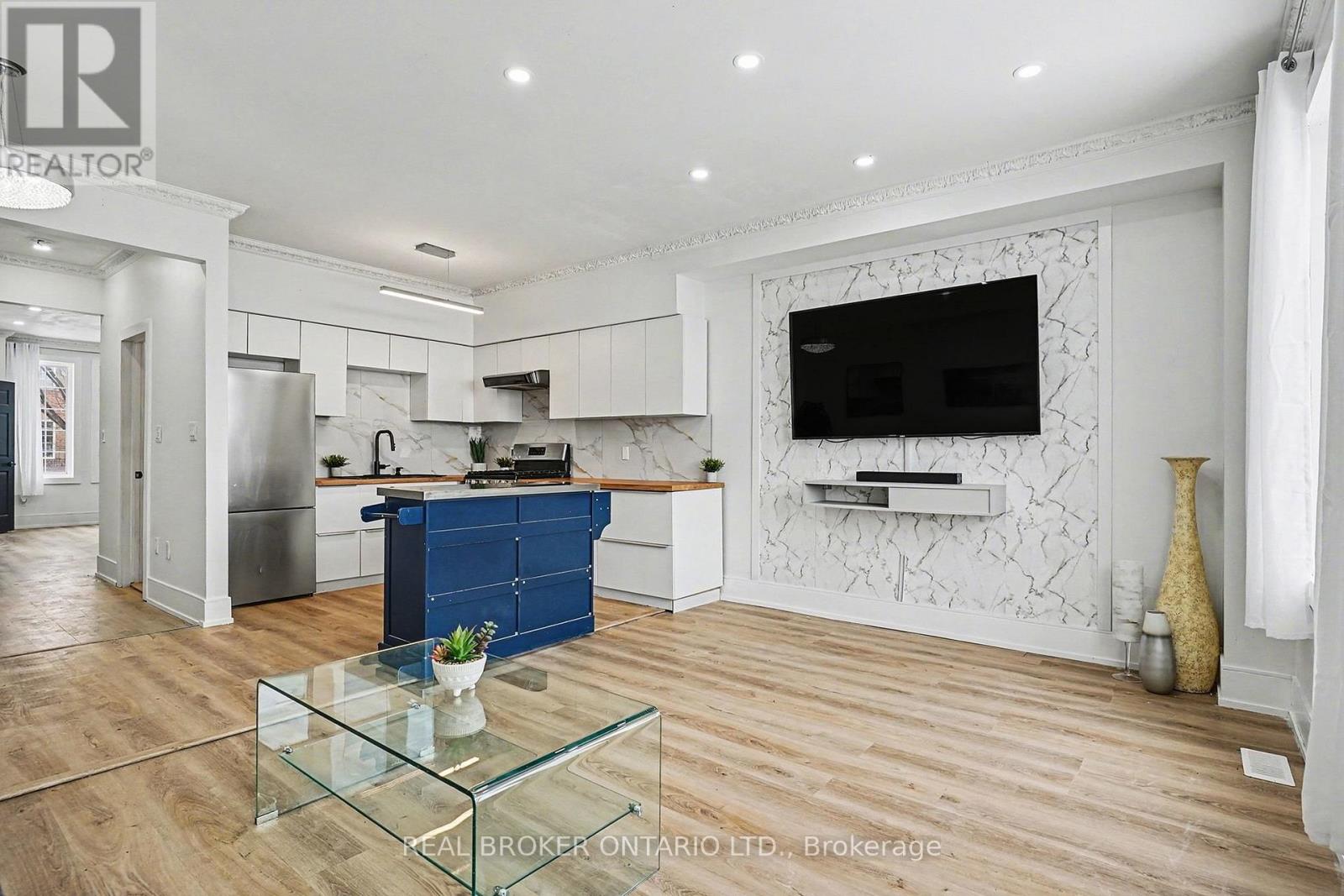 16 Leitch Avenue, Toronto, Ontario  M3J 3P2 - Photo 7 - W12997260