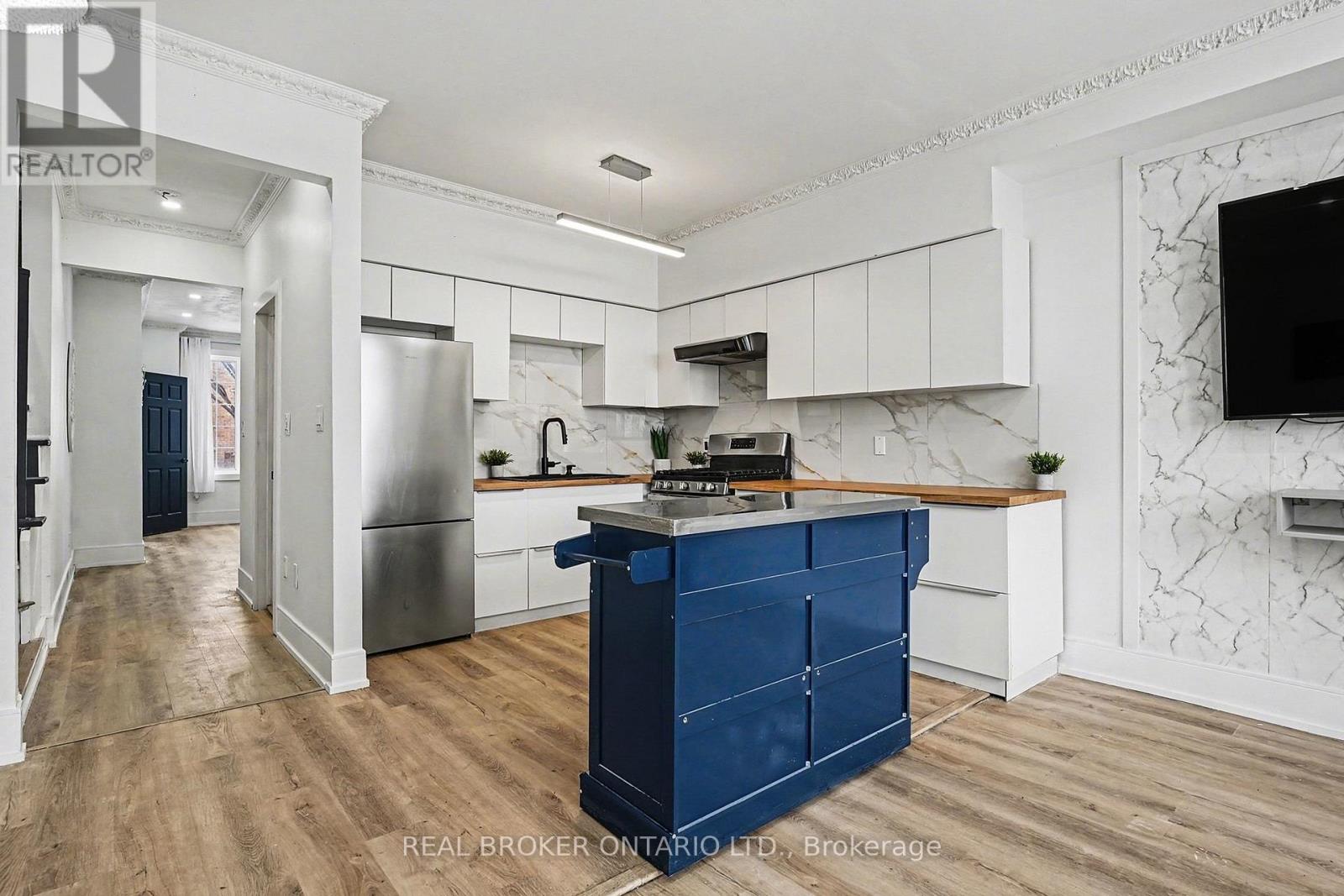 16 Leitch Avenue, Toronto, Ontario  M3J 3P2 - Photo 8 - W12997260