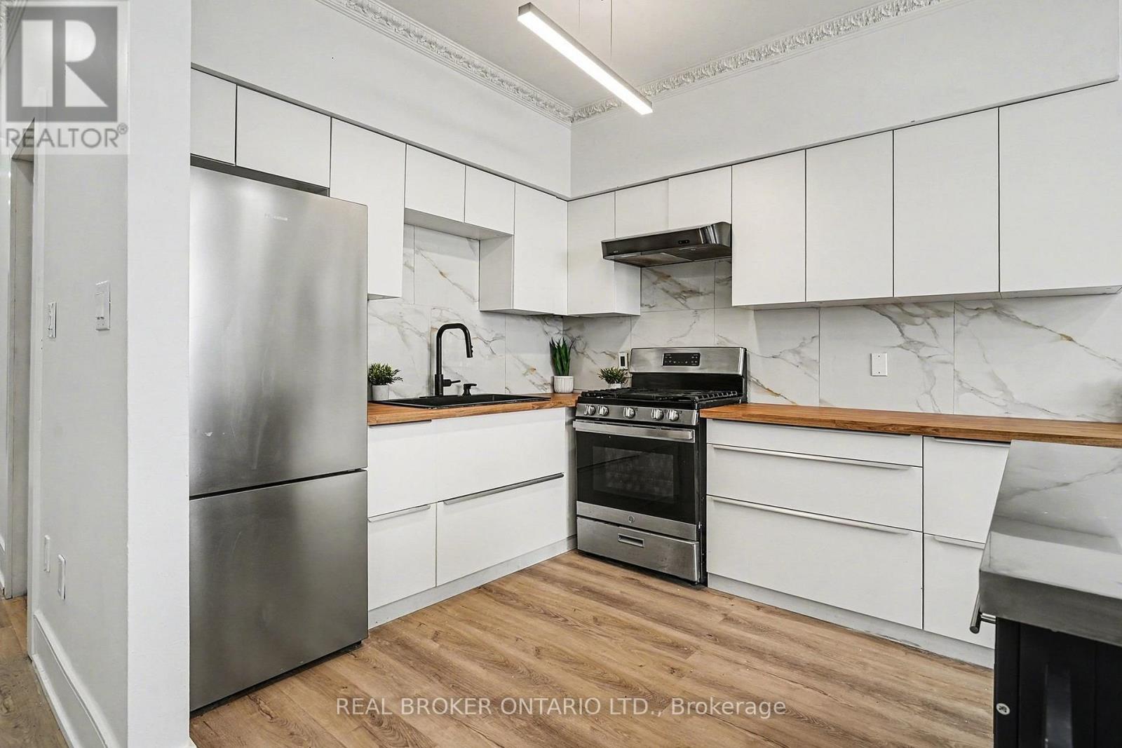 16 Leitch Avenue, Toronto, Ontario  M3J 3P2 - Photo 9 - W12997260