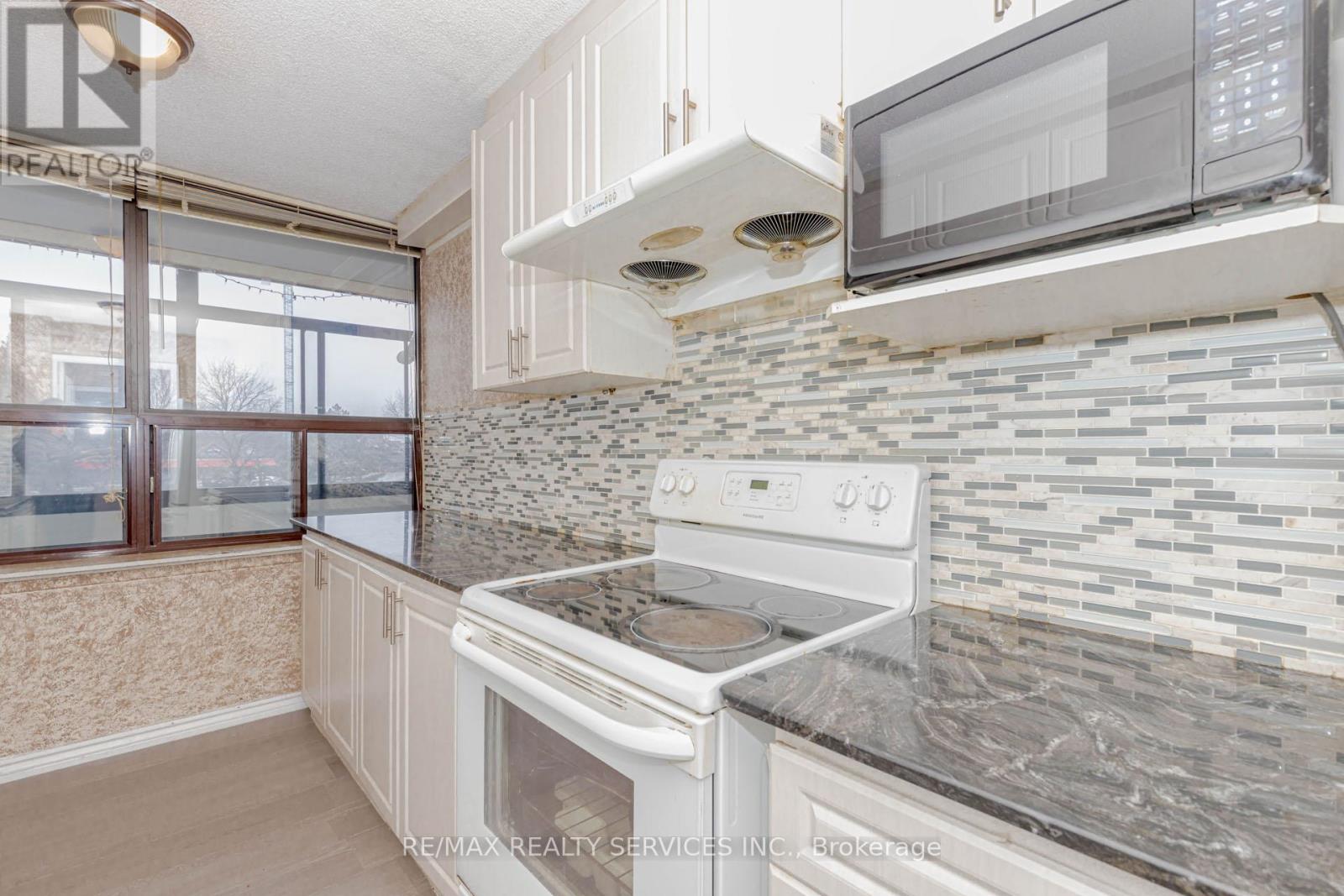 304 - 18 Knightsbridge Road, Brampton, Ontario  L6T 3X5 - Photo 18 - W12997272