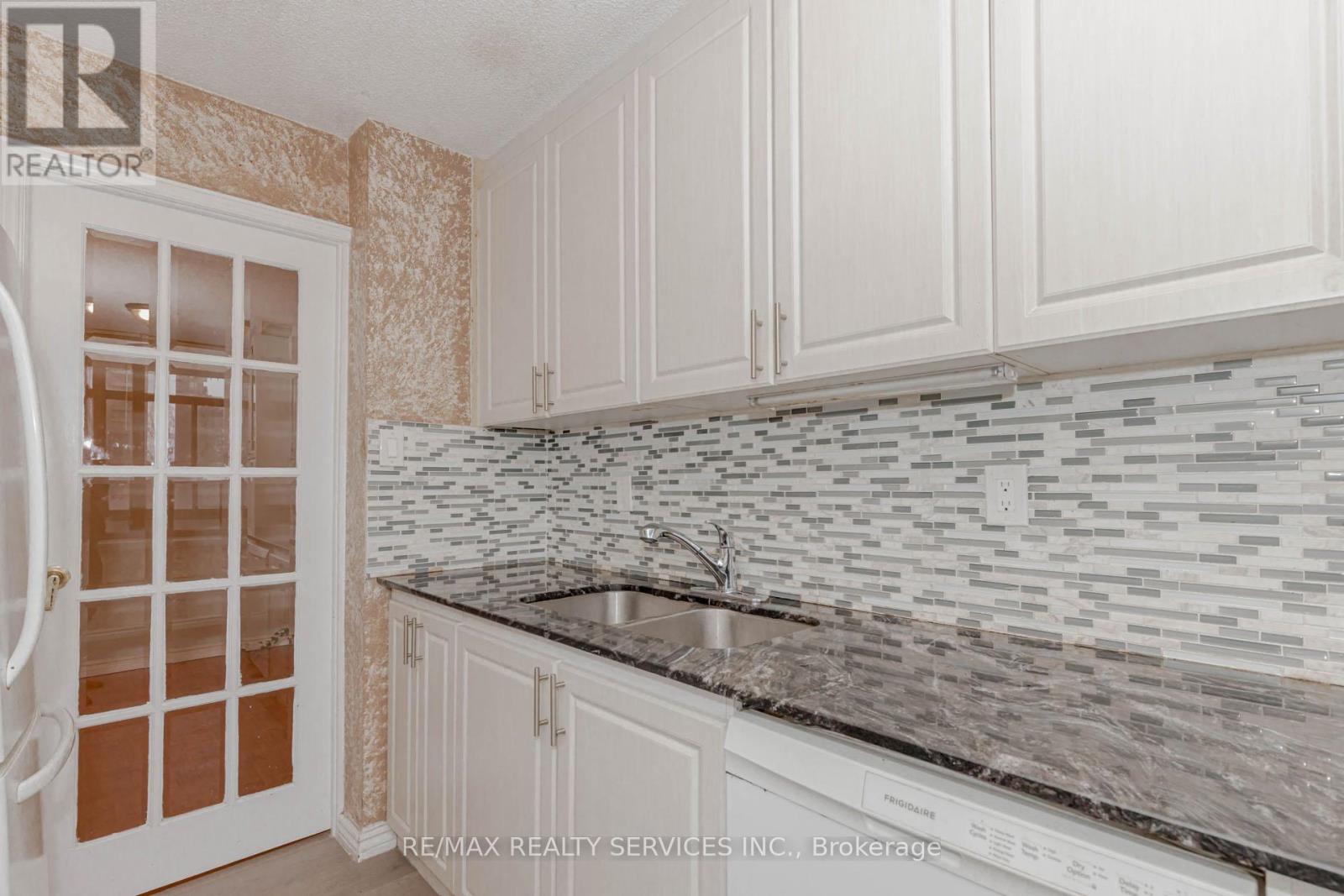 304 - 18 Knightsbridge Road, Brampton, Ontario  L6T 3X5 - Photo 23 - W12997272