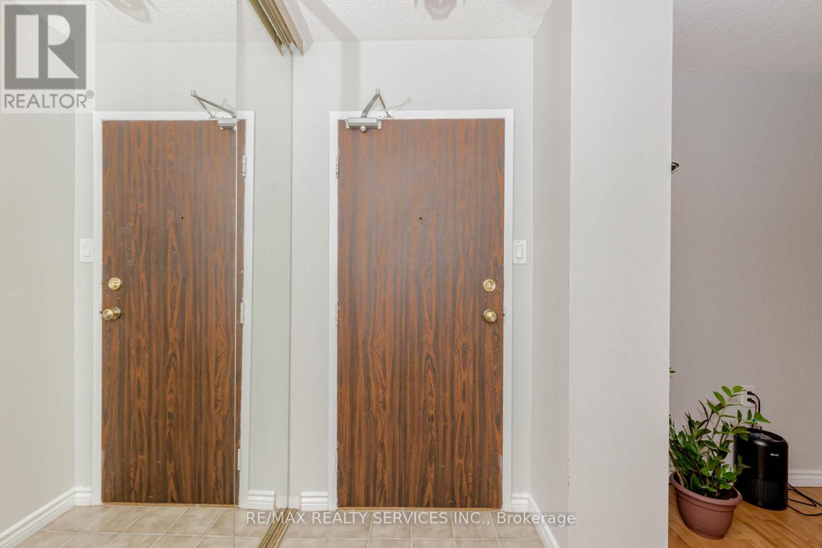 304 - 18 Knightsbridge Road, Brampton, Ontario  L6T 3X5 - Photo 6 - W12997272