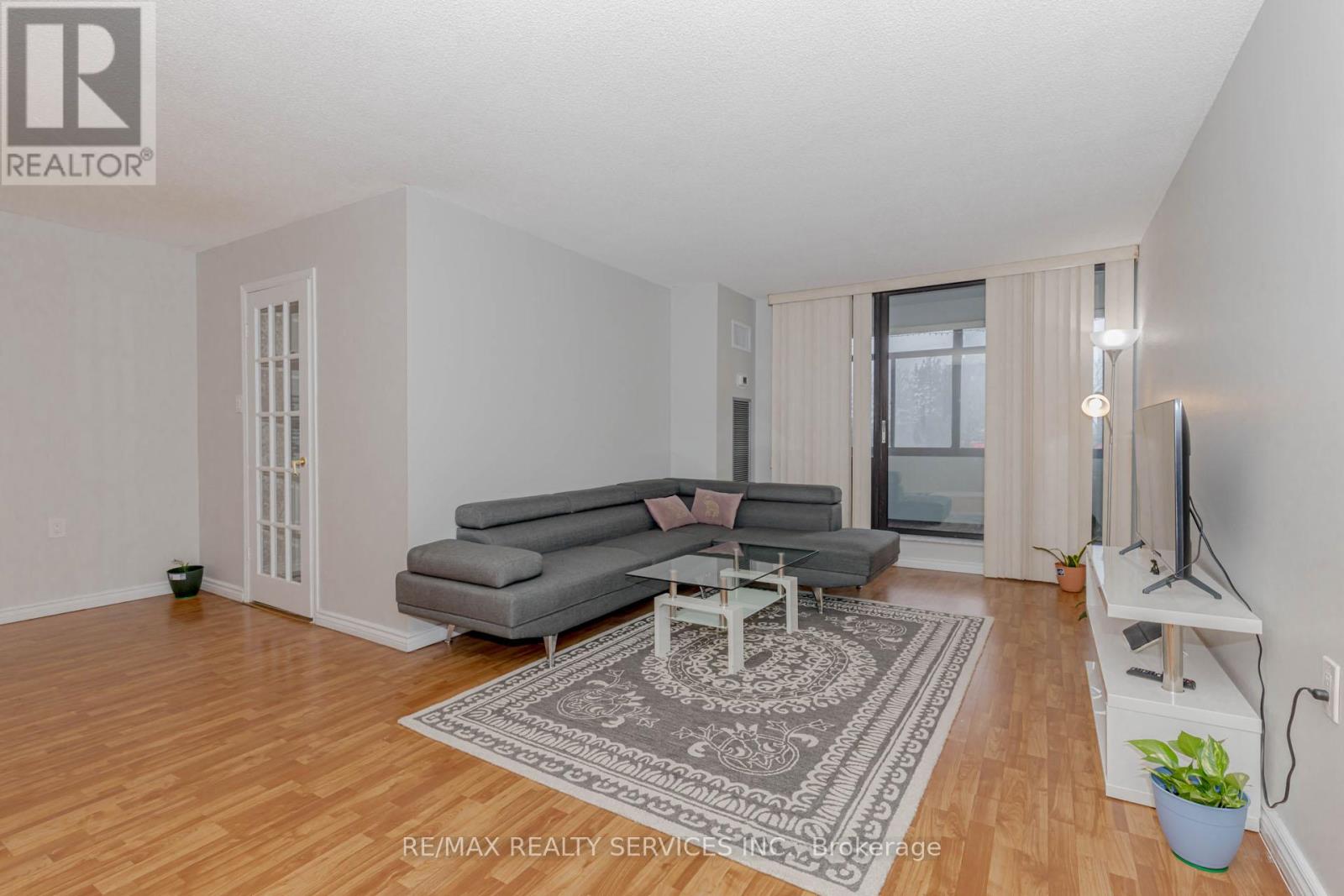 304 - 18 Knightsbridge Road, Brampton, Ontario  L6T 3X5 - Photo 9 - W12997272