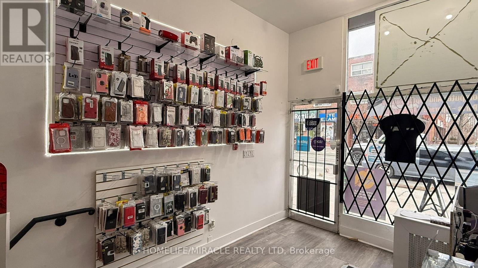 1084 Bloor Street W, Toronto (Dovercourt-Wallace Emerson-Junction), Ontario  M6H 1M6 - Photo 2 - W12997280