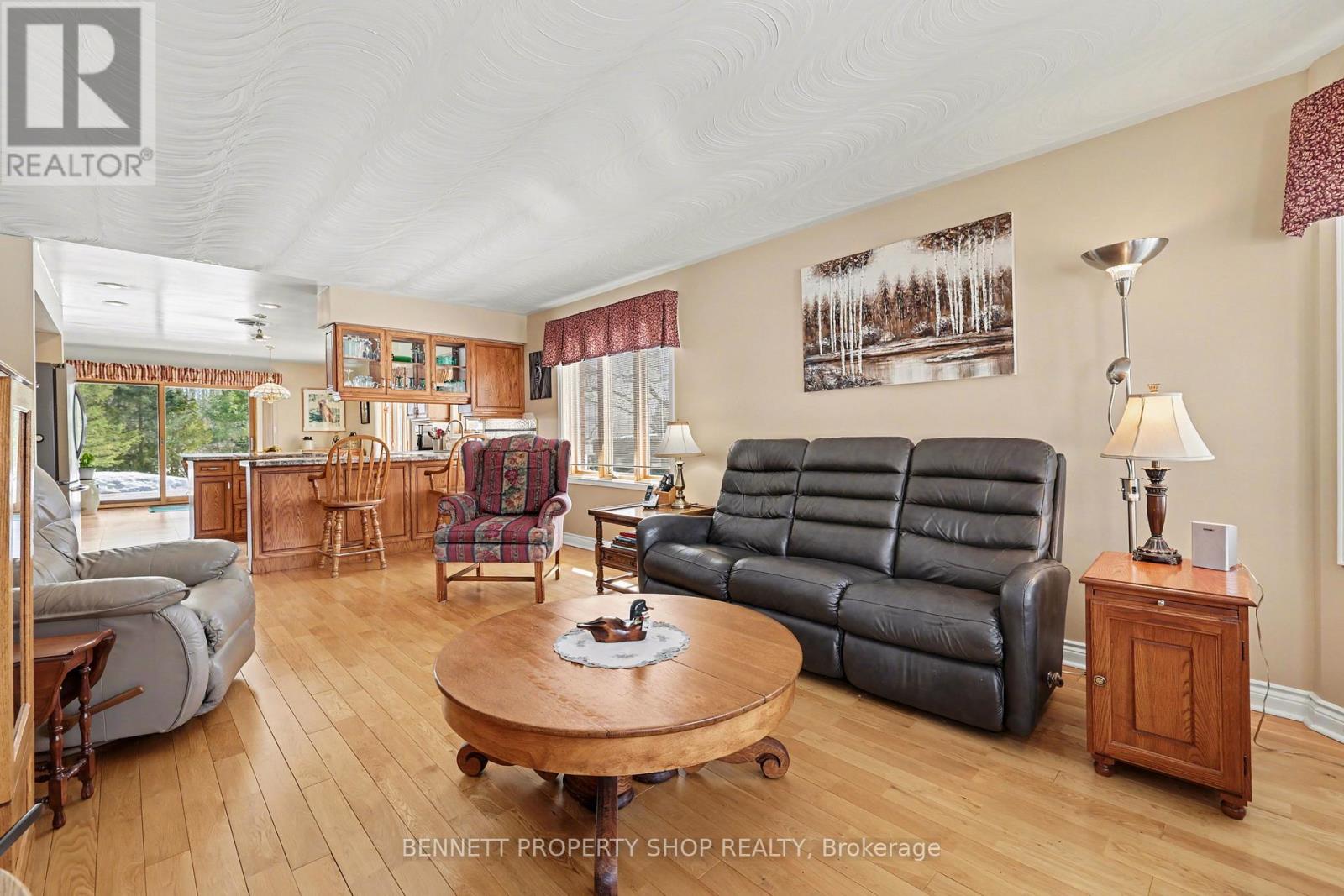 579 Kelly-Jordan Road, Montague, Ontario K7A 4S4 - Photo 3 - X12872034