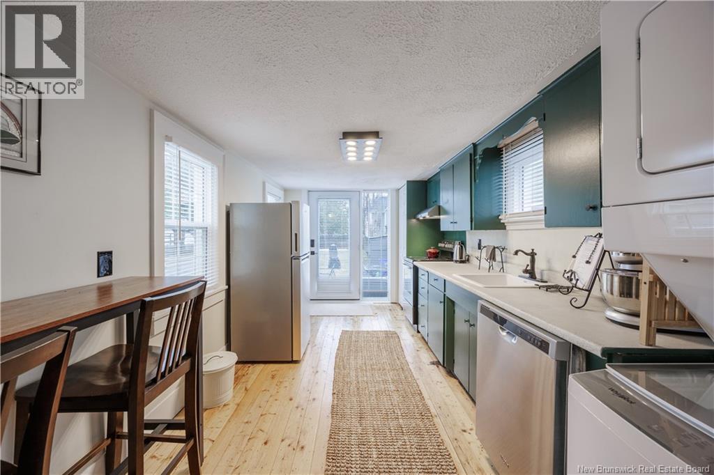 258 Charlotte Street, Fredericton, New Brunswick  E3B 1L4 - Photo 2 - NB137143