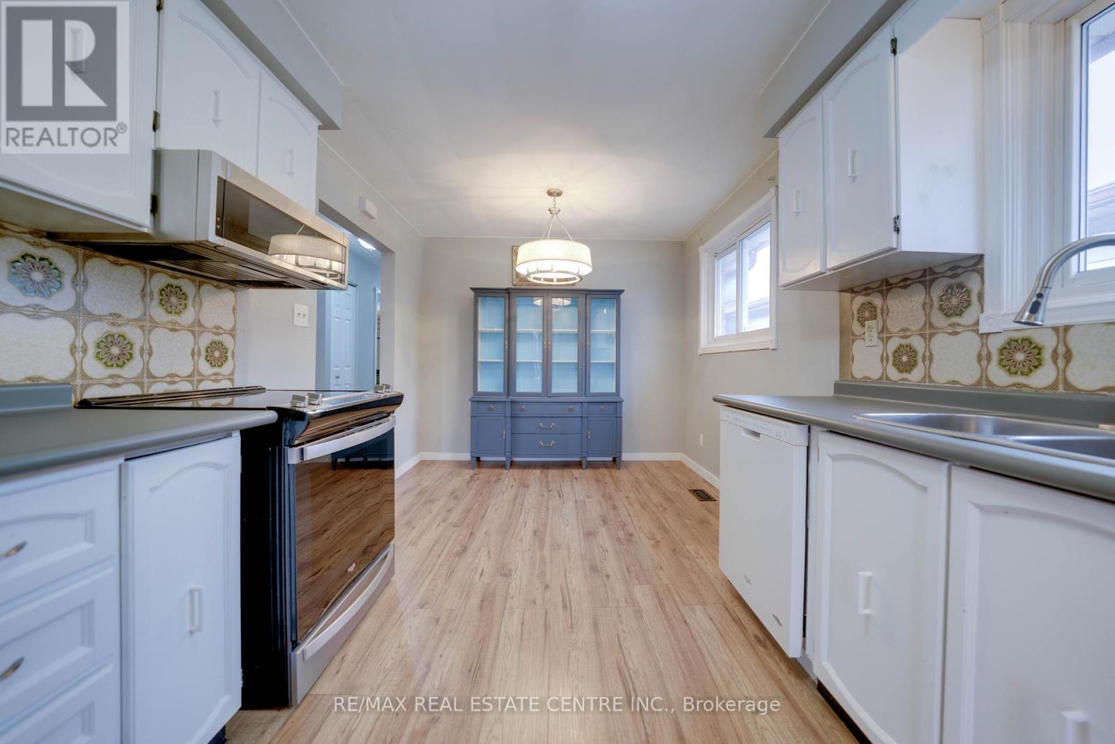 23 Taymall Street, Hamilton, Ontario  L8W 1Z7 - Photo 10 - X12997074