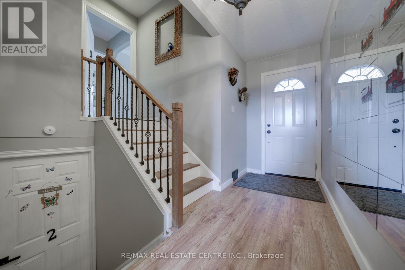 23 Taymall Street, Hamilton, Ontario  L8W 1Z7 - Photo 3 - X12997074