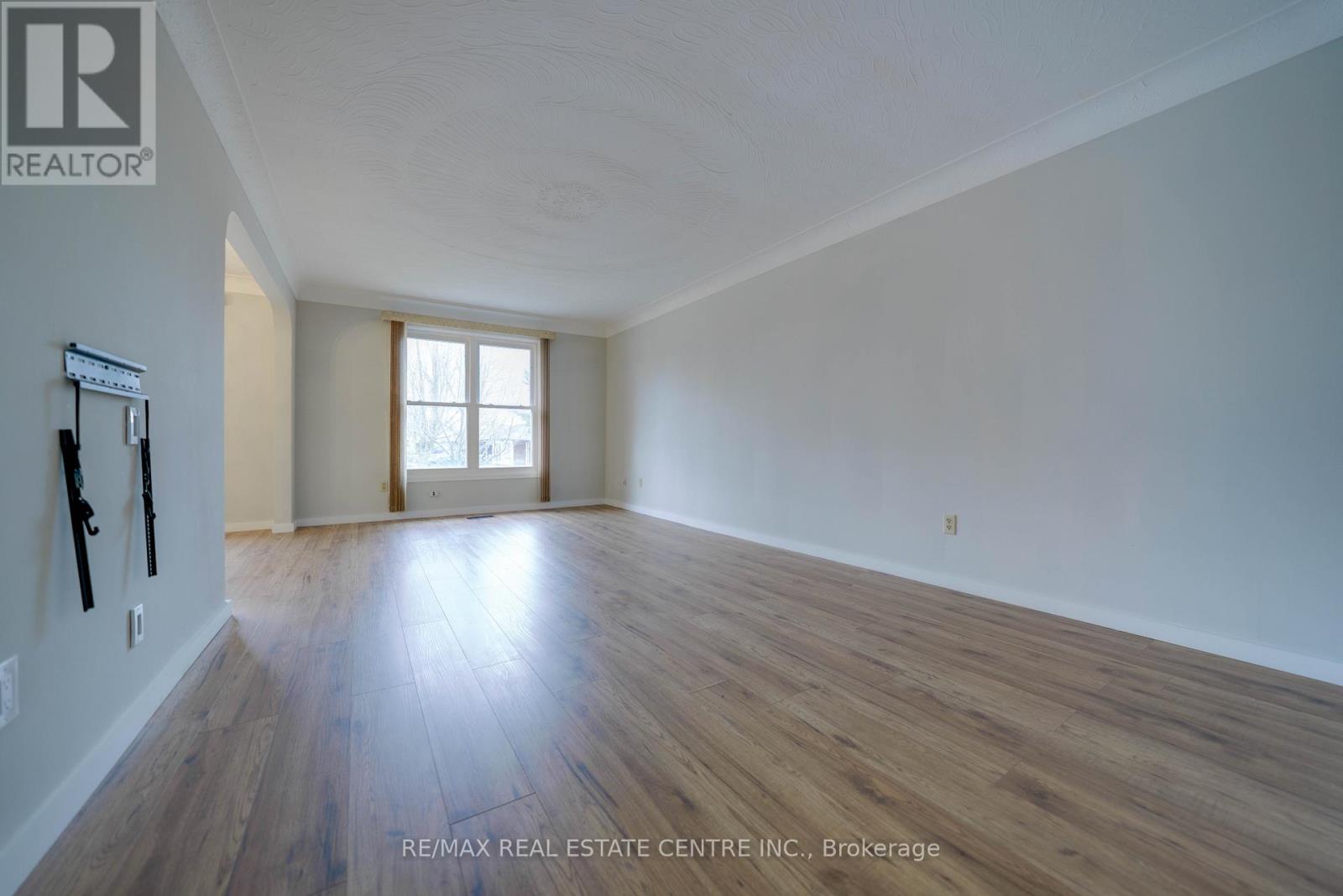 23 Taymall Street, Hamilton, Ontario  L8W 1Z7 - Photo 4 - X12997074