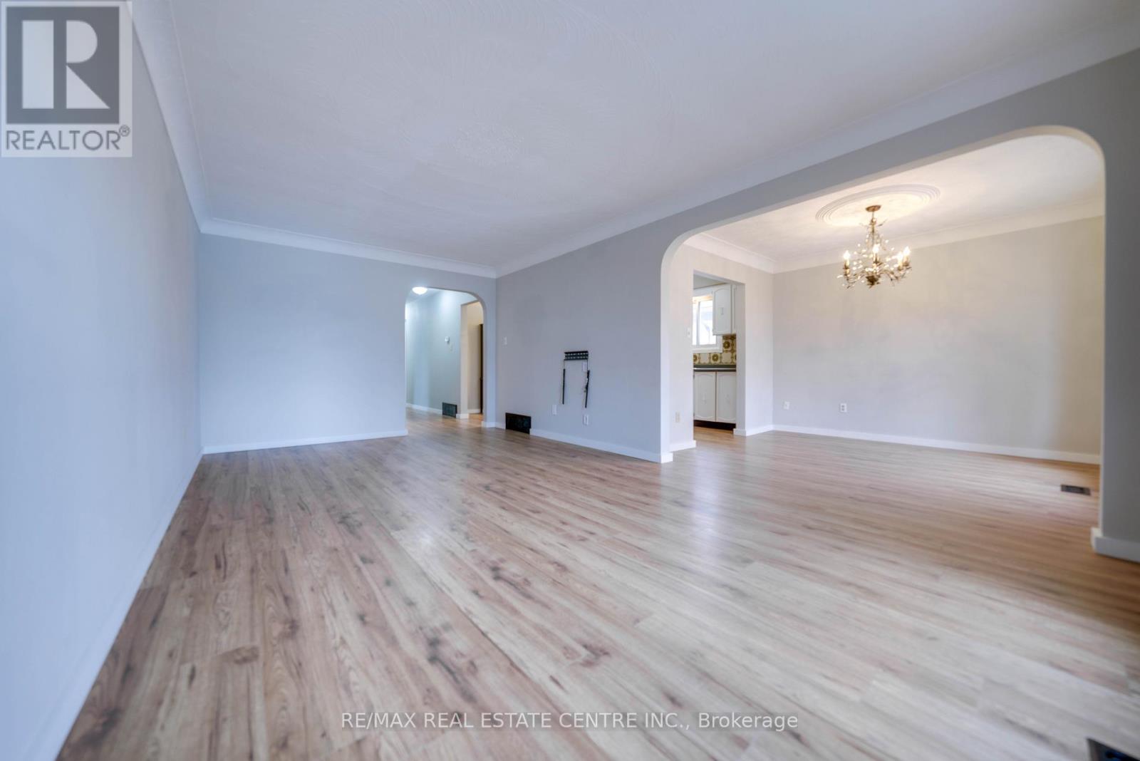 23 Taymall Street, Hamilton, Ontario  L8W 1Z7 - Photo 5 - X12997074