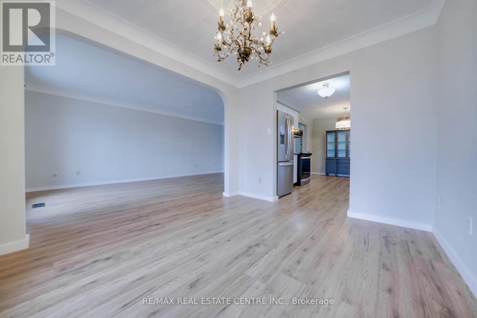 23 Taymall Street, Hamilton, Ontario  L8W 1Z7 - Photo 8 - X12997074