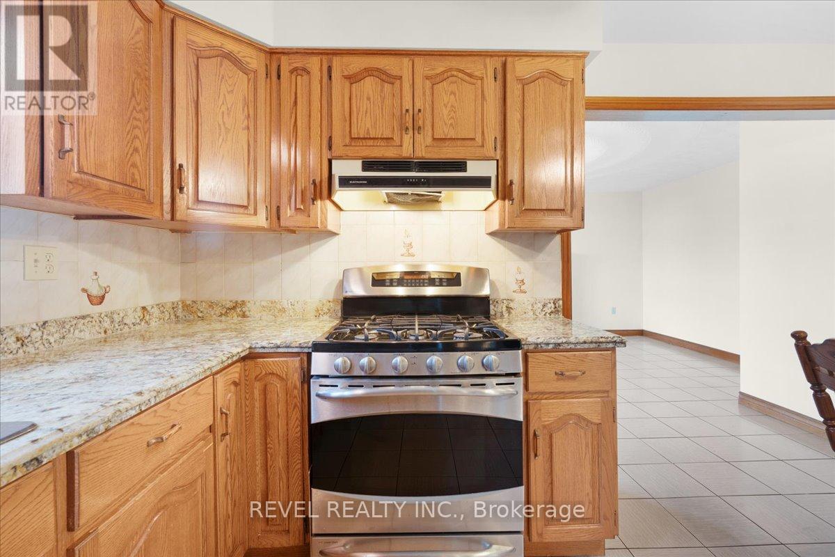 18 Marcel Place, Hamilton, Ontario  L9B 1W3 - Photo 12 - X12997198