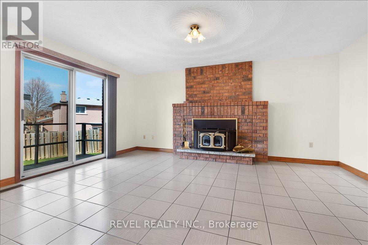 18 Marcel Place, Hamilton, Ontario  L9B 1W3 - Photo 14 - X12997198