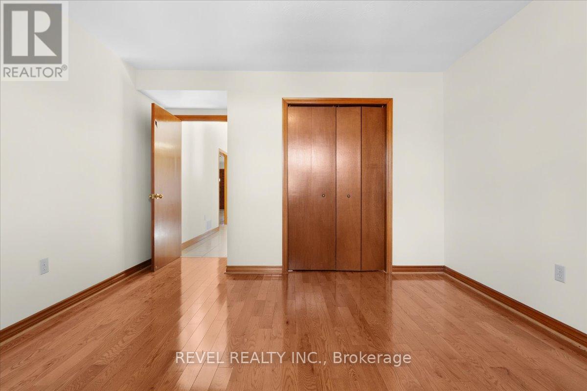 18 Marcel Place, Hamilton, Ontario  L9B 1W3 - Photo 9 - X12997198