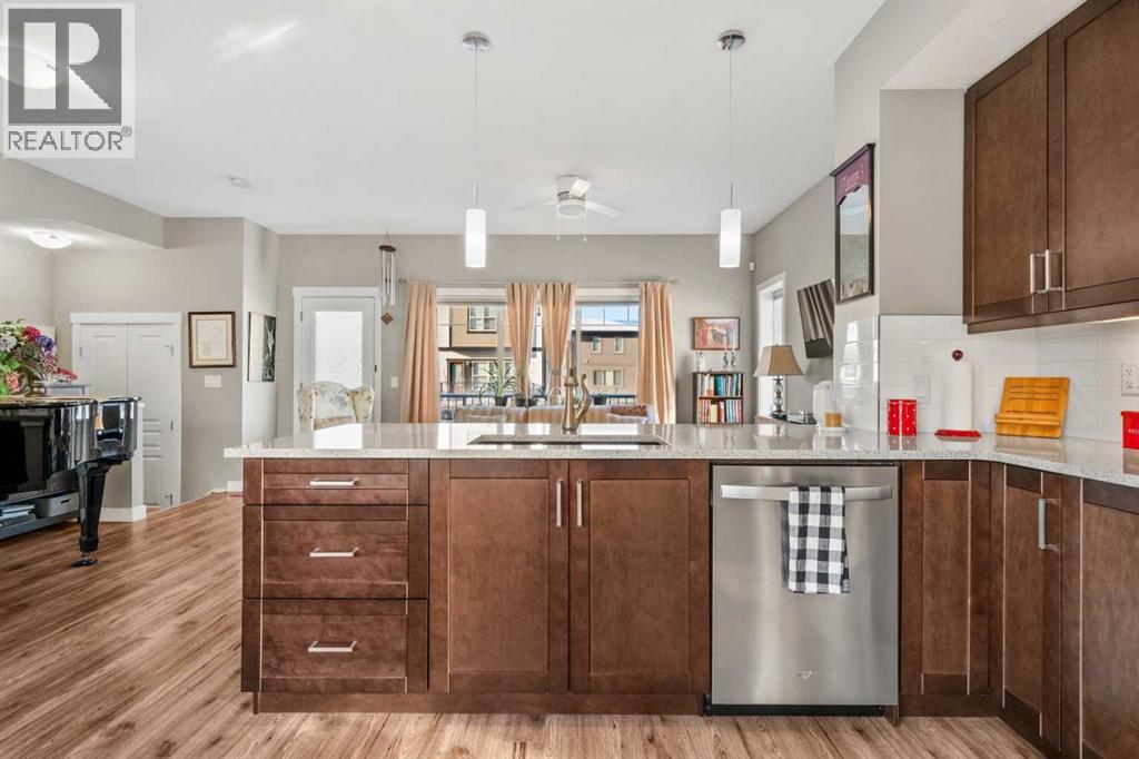 1006, 32 Horseshoe Crescent, Cochrane, Alberta  T4C 2P4 - Photo 6 - A2287330