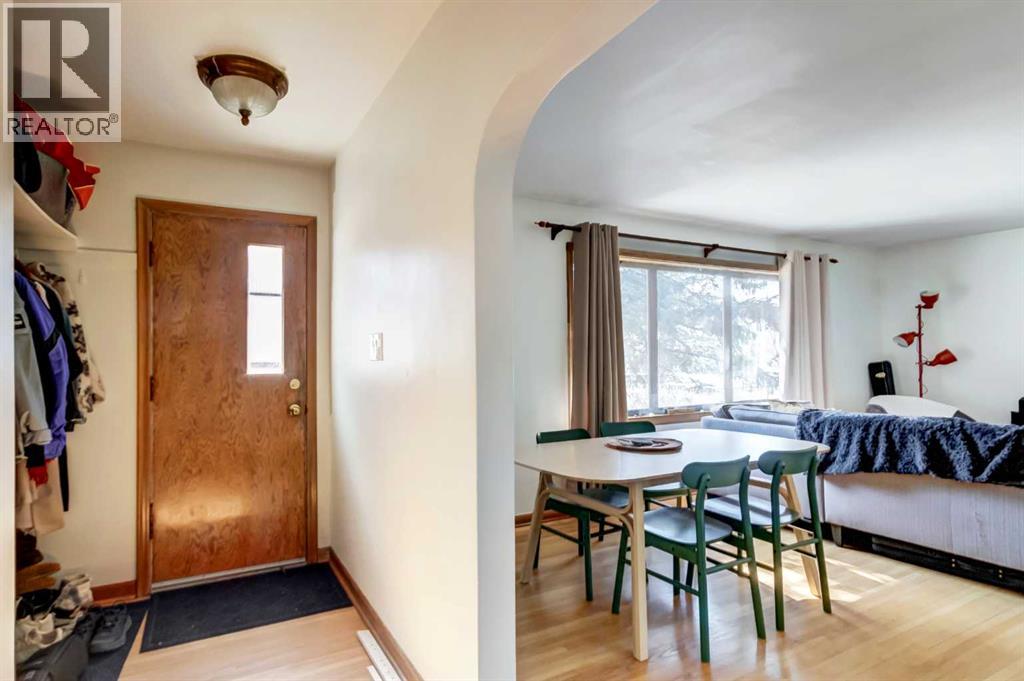 527 35a Street Nw, Calgary, Alberta  T2N 3A1 - Photo 2 - A2299242