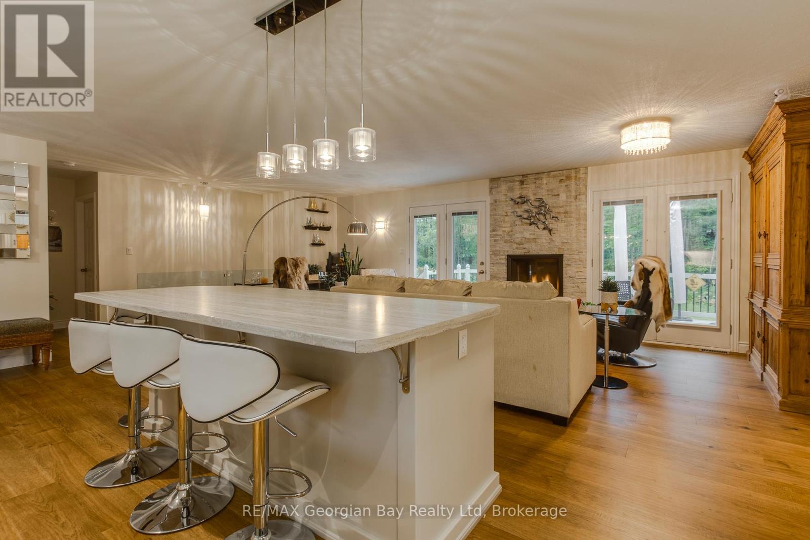 229 Gilwood Park Drive, Penetanguishene, Ontario L9M 1Z4 - Photo 10 - S12997406