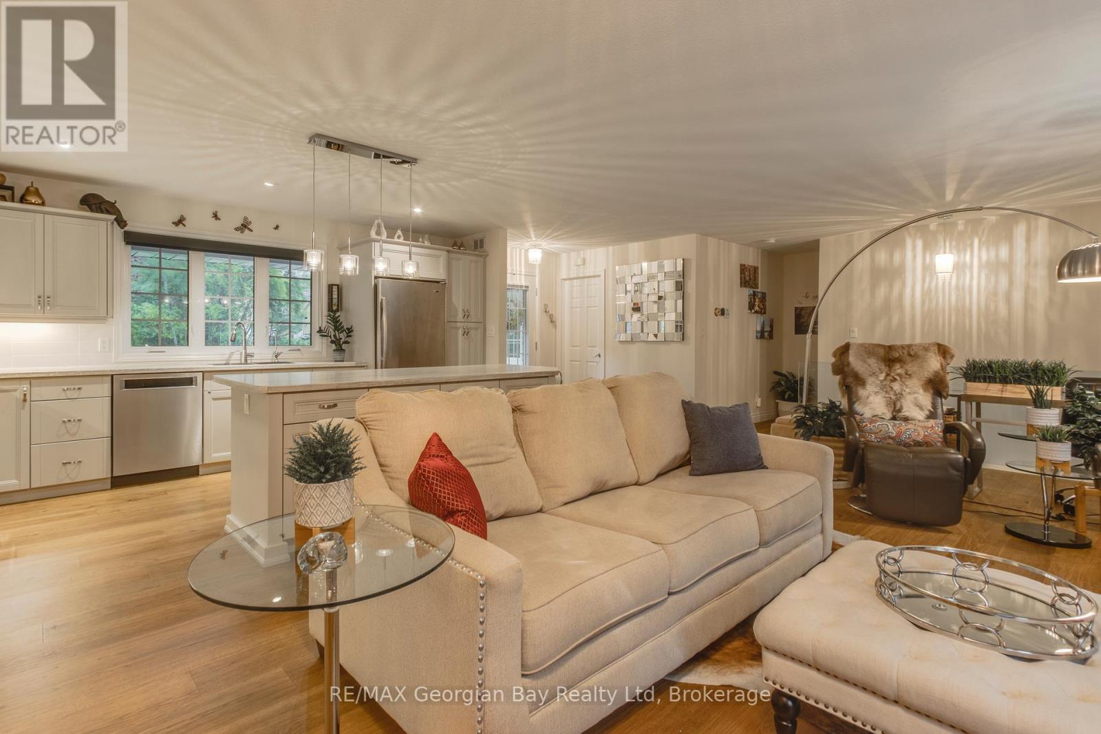 229 Gilwood Park Drive, Penetanguishene, Ontario L9M 1Z4 - Photo 11 - S12997406