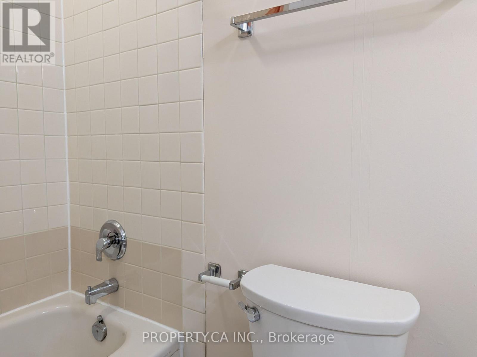 64 Arnold Avenue, Toronto, Ontario  M5A 3B2 - Photo 12 - C12720116