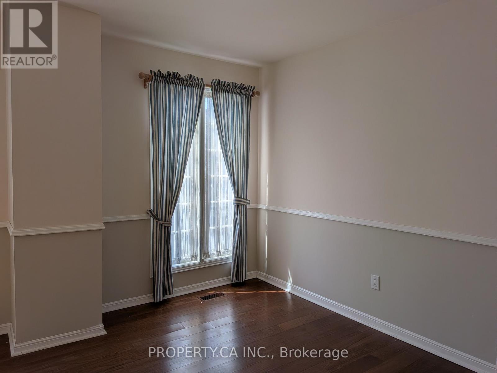 64 Arnold Avenue, Toronto, Ontario  M5A 3B2 - Photo 15 - C12720116