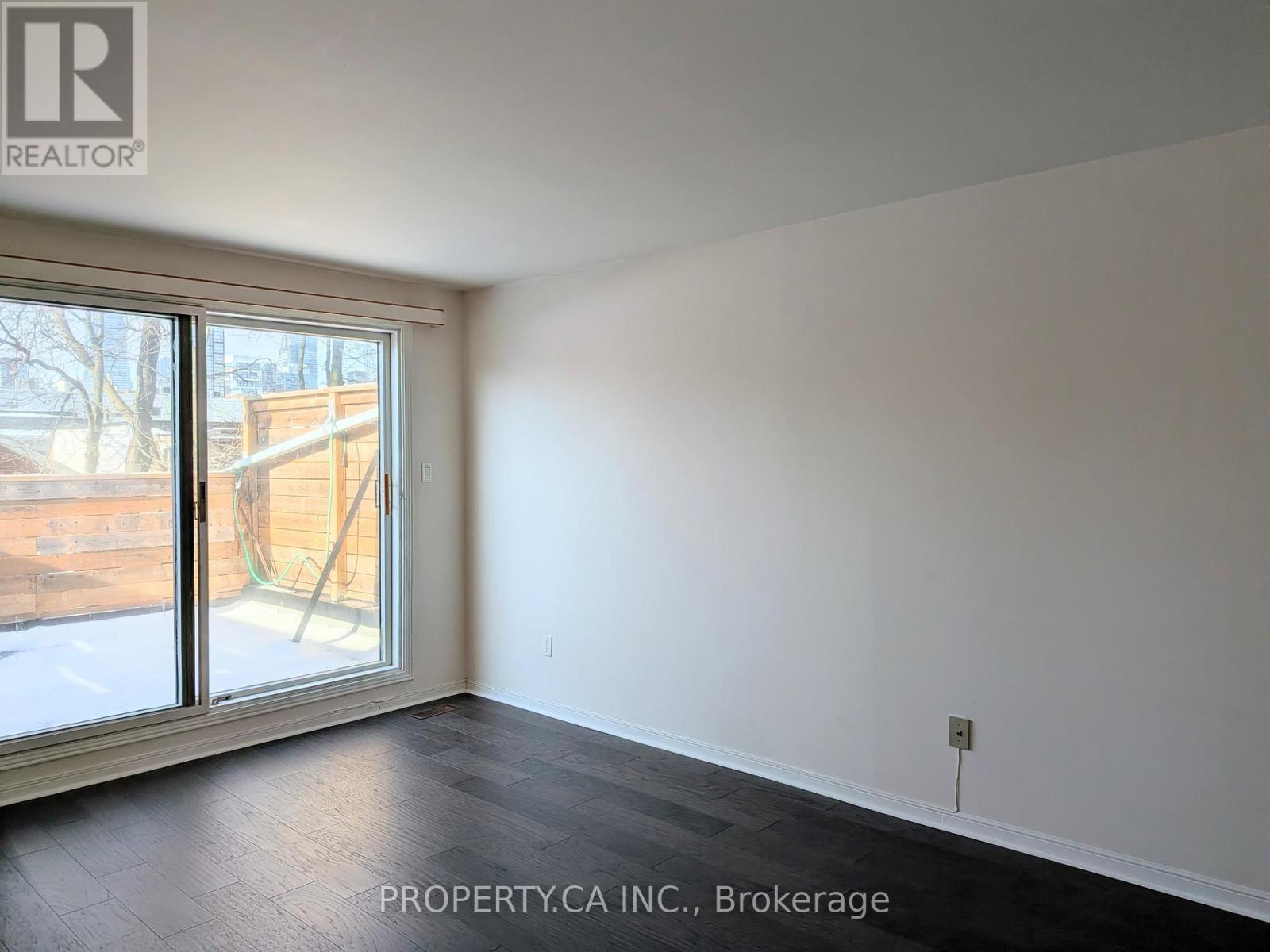 64 Arnold Avenue, Toronto, Ontario  M5A 3B2 - Photo 19 - C12720116